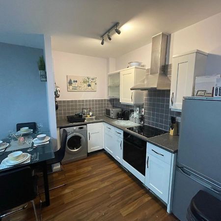 Seven Suites - Beautiful 2-Bed Apartment With Parking In Watford Central מראה חיצוני תמונה