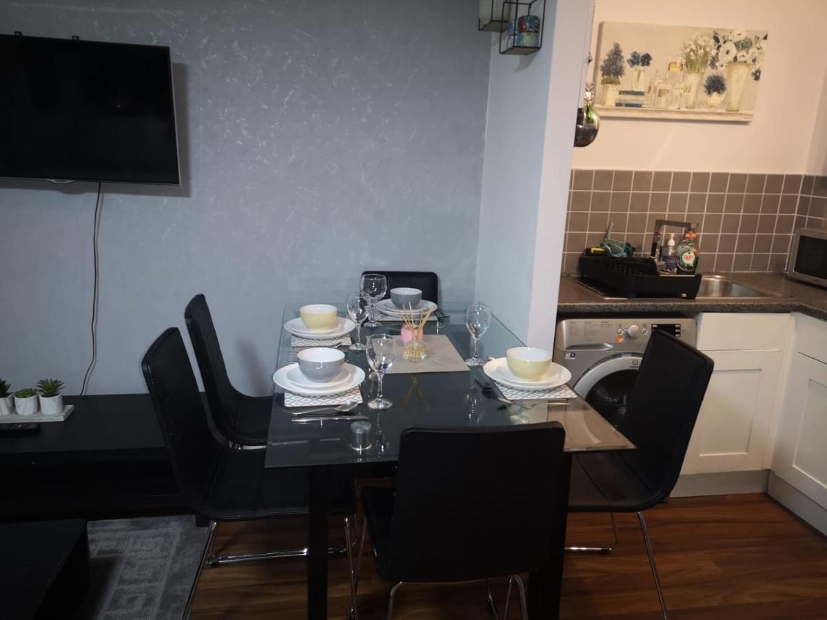 Seven Suites - Beautiful 2-Bed Apartment With Parking In Watford Central מראה חיצוני תמונה