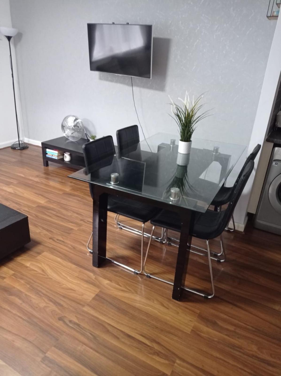Seven Suites - Beautiful 2-Bed Apartment With Parking In Watford Central מראה חיצוני תמונה