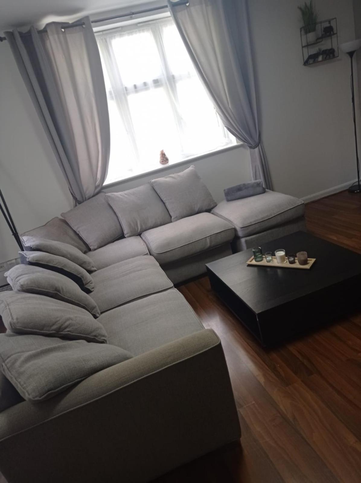 Seven Suites - Beautiful 2-Bed Apartment With Parking In Watford Central מראה חיצוני תמונה
